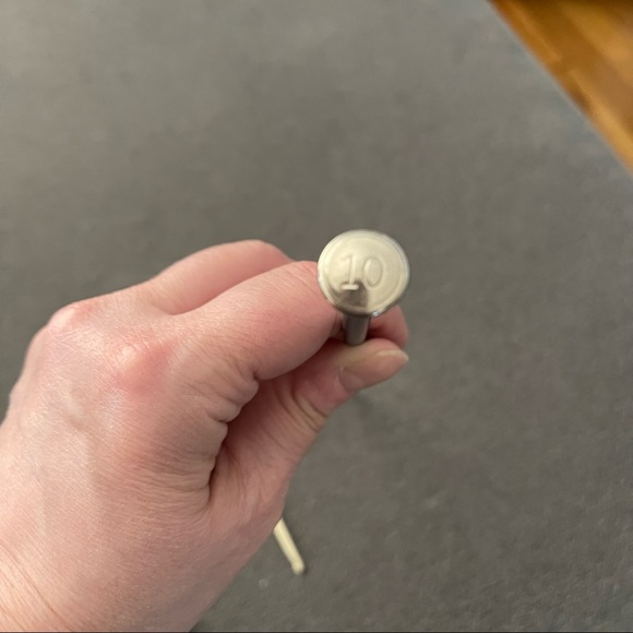 Set of knitting needles: #8, 9mm, 11, 5.5mm, 8mm, (1) #10 metal and wood. - Picture 8 of 10